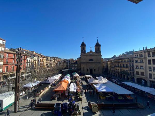 Erdizka, Centrico Apartamento Turistico Con La Mejor Vista Plaza De Los Fueros エステーリャ エクステリア 写真